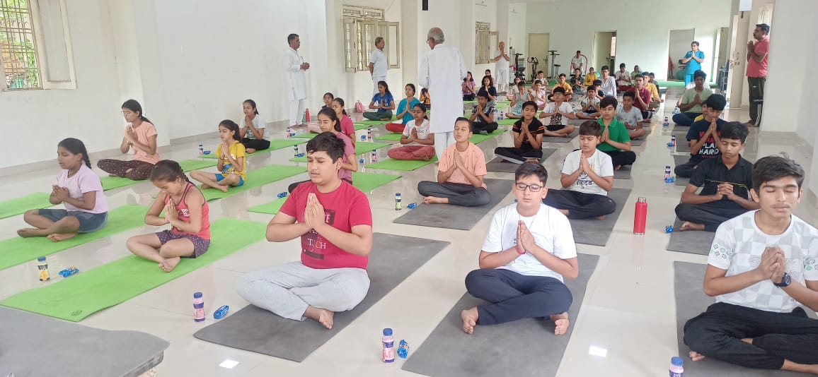दशपुर योग शिक्षा संस्थान के छः दिवसीय निःशुल्क योग शिविर का शुभारंभ